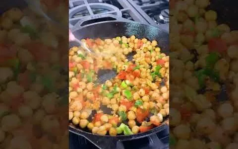 10-Minute Mediterranean Diet Recipe: Smashed Chickpea Toast! #shorts